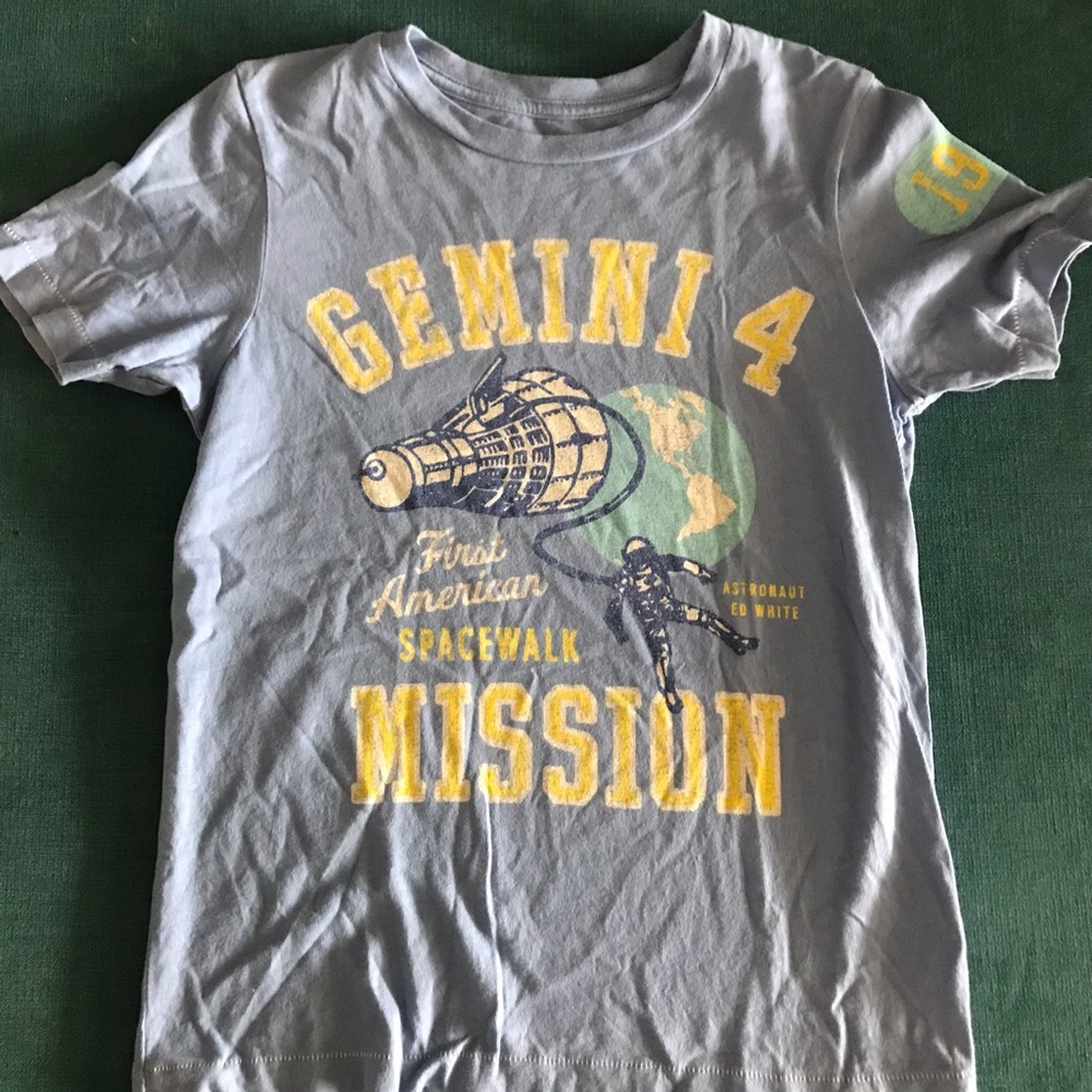 Peek Gemini 4 Mission Graphic Kids T-Shirt - Light Blue Size 6/7